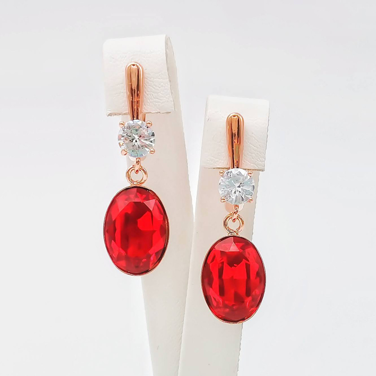 Сережки SONATA з медичного золота, червоні кристали Swarovski і білі фіаніти, позолота PO, 25232