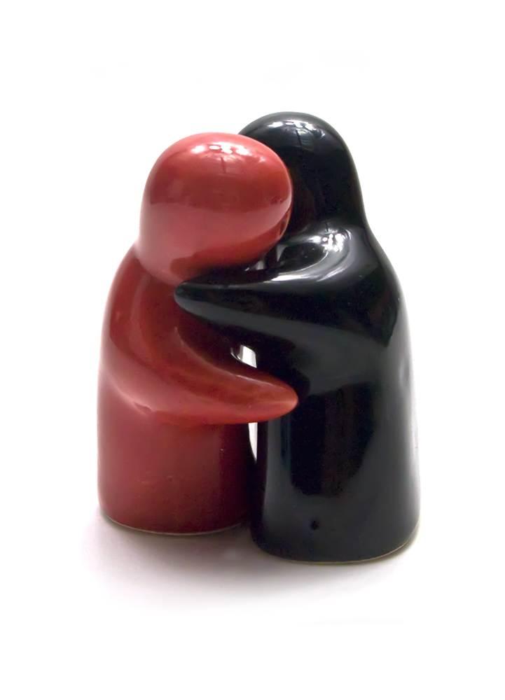 Набір солонка з перечниці "Обійми" фарфор червоно-чорні 8х6х5см (26041)