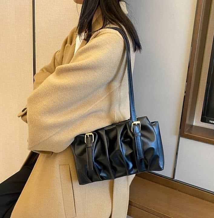 Красива жіноча сумка міського типу