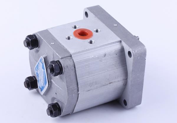 Насос шестеренький — 314 лівий, шліц, бічний вихід, фото 1