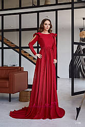 Довгий вечірній атласне плаття з розрізом і рукавами