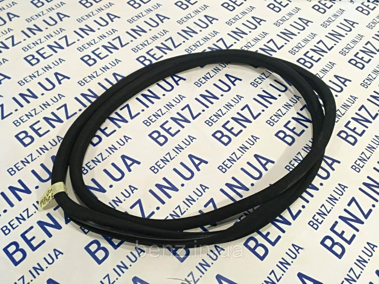 Ущільнювач передніх дверей ліворуч Mercedes W204 A2046970951