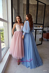 Довгий вечірній атласне плаття з розрізом і рукавами