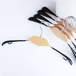 Тремпель вішалка металева чорна силіконова для верхнього одягу з дерев'яною вставкою, 42 см