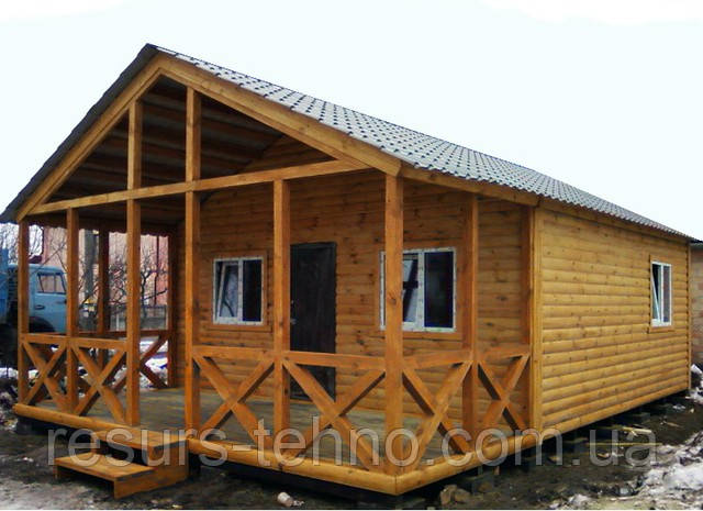 Дачний будинок 6 м х 6 м із блокхауса з терасою