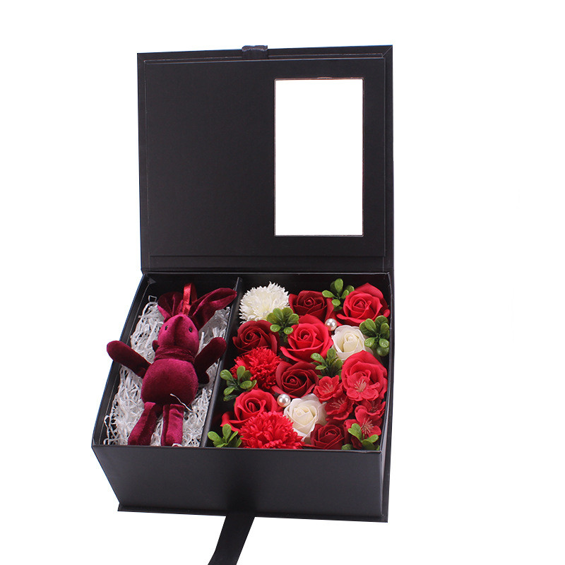 Подарунковий набір Зайчик з трояндами з мила ручної роботи Червоний