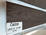 Плінтус удароміцний Cezar ELEGANCE LPC-11-L149 із дюрополімеру, висота 78 мм. Дуб карпентер темний, фото 2
