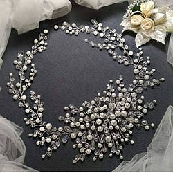 Гнучка гілочка в зачіску нареченої. Ручна робота