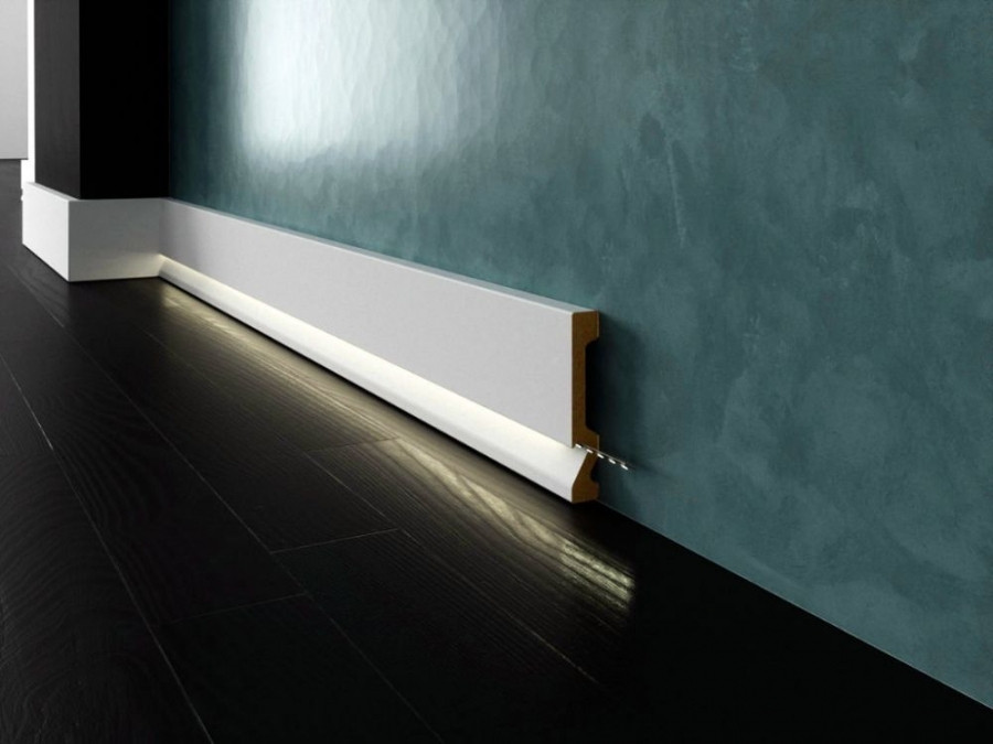 Ударостійкий плінтус з LED підсвічуванням LPC-19LE з дюрополімер білого кольору Cezar висотою 98 мм .Плінтус c, фото 1