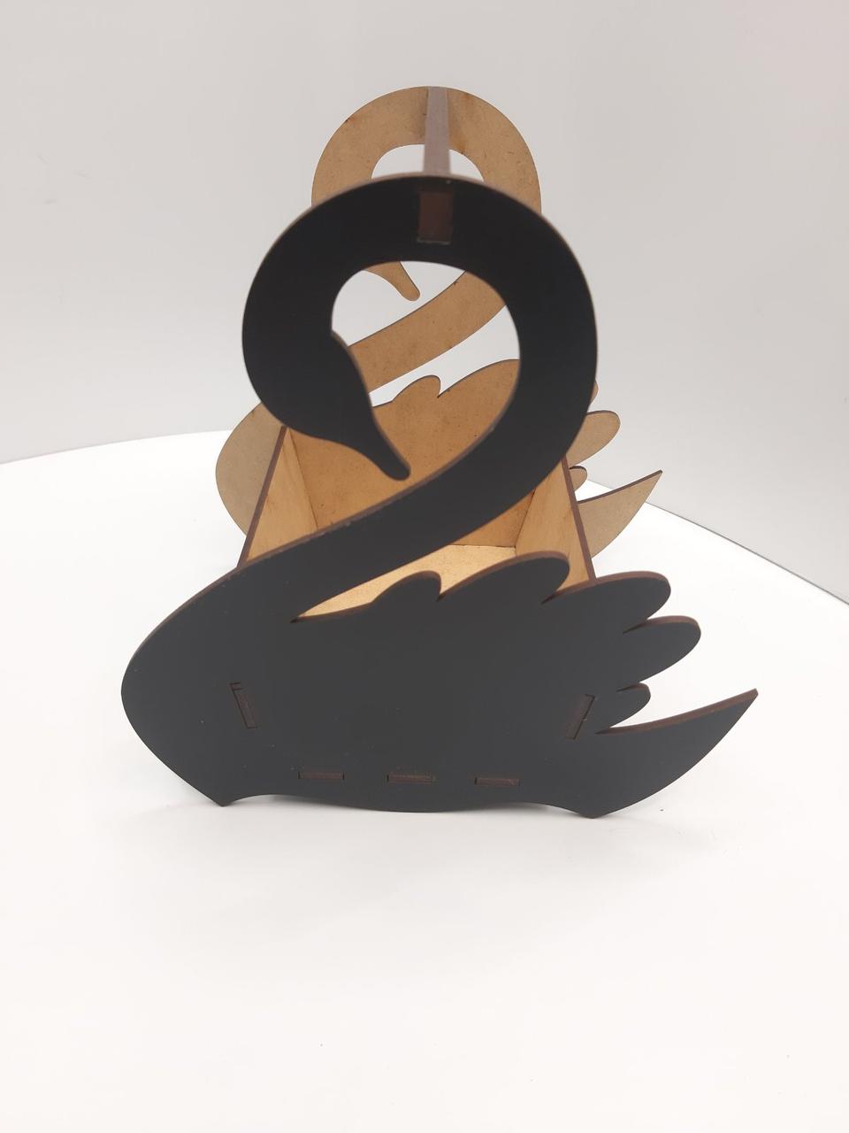 Квіткова коробка поштовий конверт білого кольору.