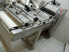 Тістозакаточна машина Kumkaya LM2500.