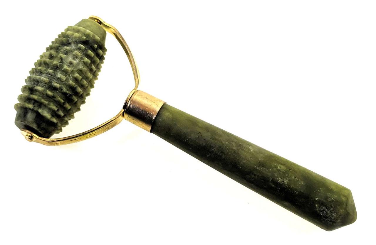 Масажер нефрит "Їжачок" з ручкою (18х7,5х2 см)