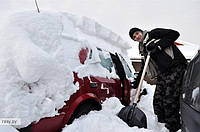 Почистим машину от снега Киев.Откопаем вашу машину от снега