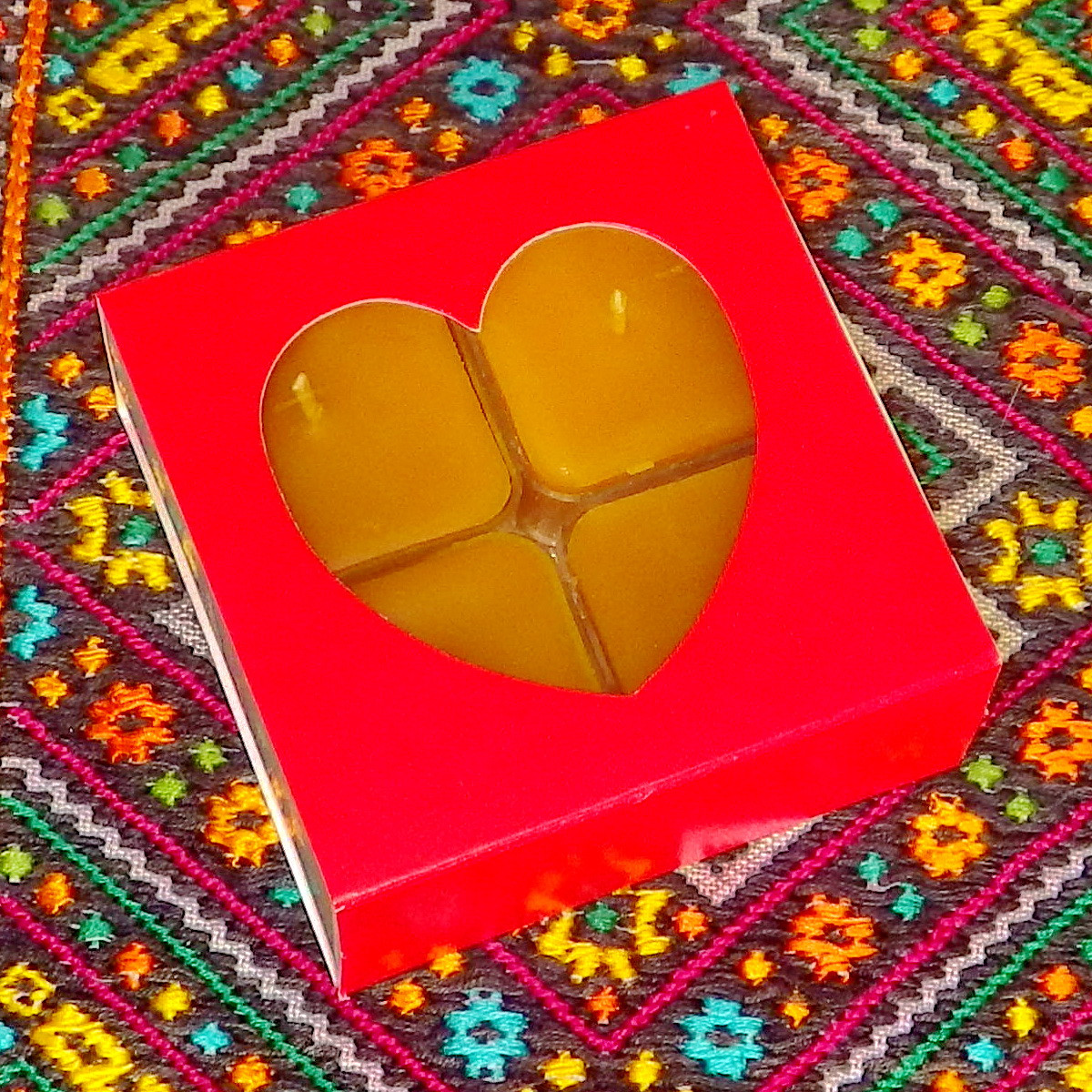 Подарочный набор квадратных чайных восковых свечей (4шт.) в коробке Красное Сердце