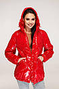 Жіноча лакова червона куртка з капюшоном весна осінь 50 52 54 розмір ПВ-1266, фото 3
