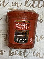 Ароматическая свеча Yankee Сandle "Осень в парке"