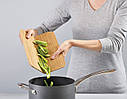 Дошка обробна бамбукова "Chop2Pot™ Bamboo" 32.5х27х1.5см для нарізки продуктів Joseph Joseph, фото 5