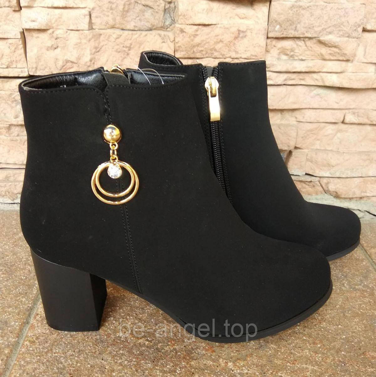 УЦІНКА!!! Черевики весна чорні на підборах з прикрасою збоку, на блискавці Е36-2, фото 1