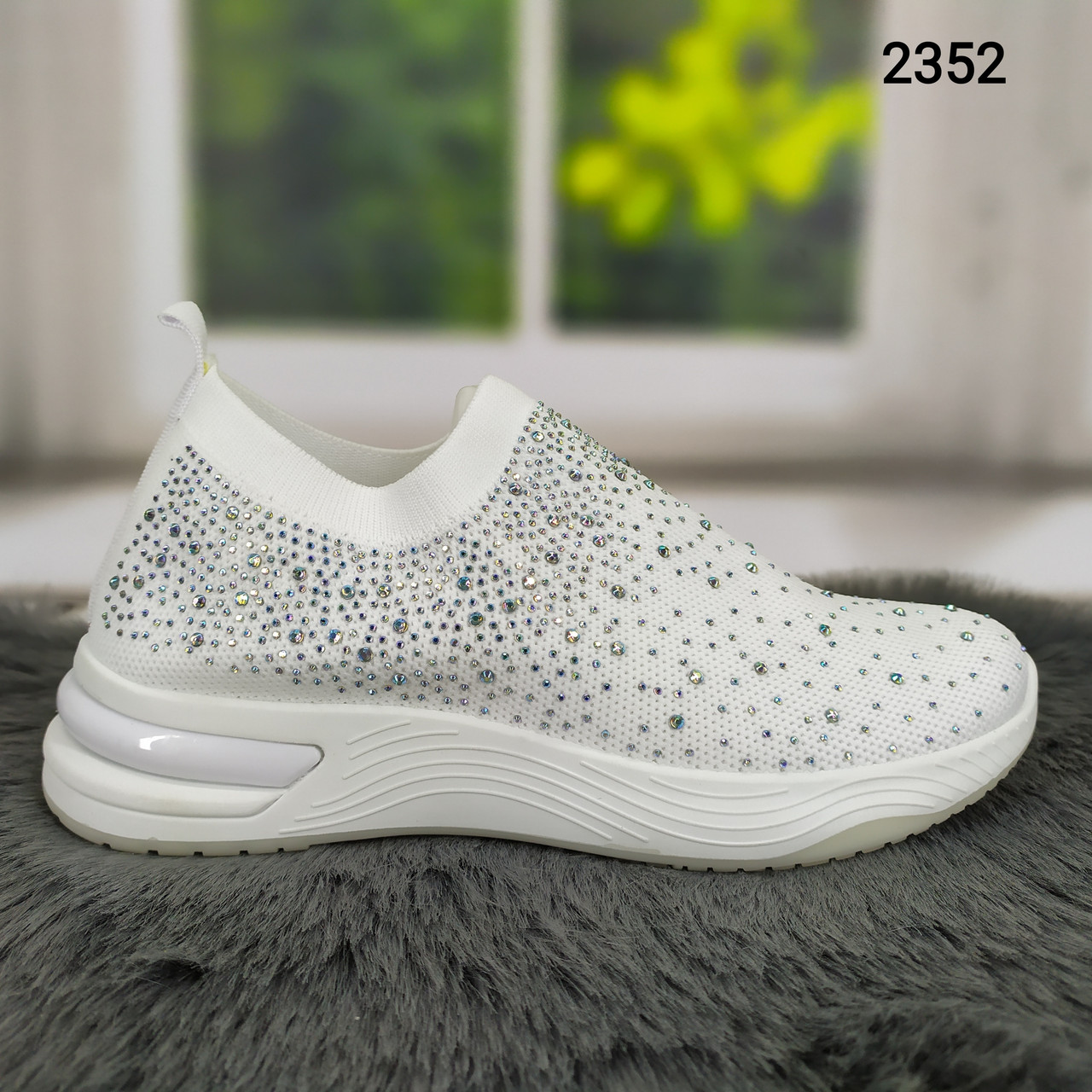 Жіночі білі кросівки, мокасини текстильні зі стразами, фото 1