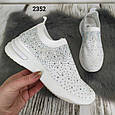 Жіночі білі кросівки, мокасини текстильні зі стразами, фото 4