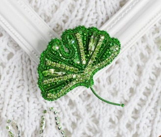 Брошка з бісеру Листом гінкго  Б-109