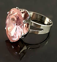 Кільце під срібло з рожевим фіанітом. Діаметр кільця: 2 см. Безрозмірне з 18 р.