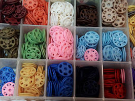 Застібки для одягу, кнопки, гачки, пряжки