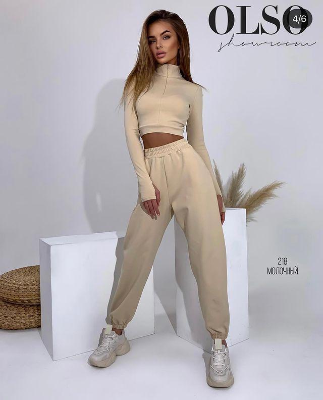 Повседневный женский весенний костюм в спортивном стиле Топ с митенками и свободные штаны на высокой посадке