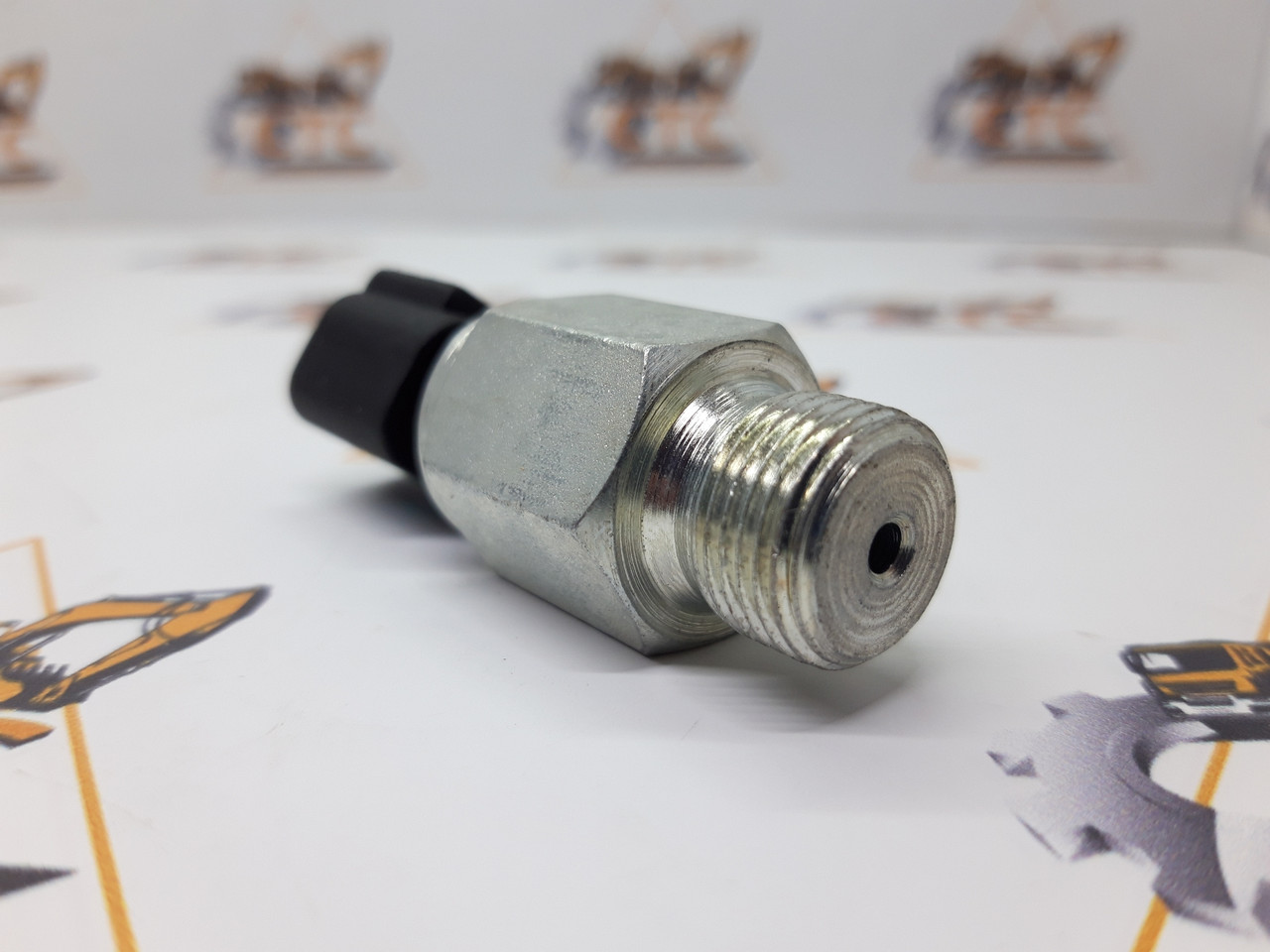 Датчик тиску оливи КПП на JCB 3CX, 4CX номер: 701/80322, 701/80100, фото 1