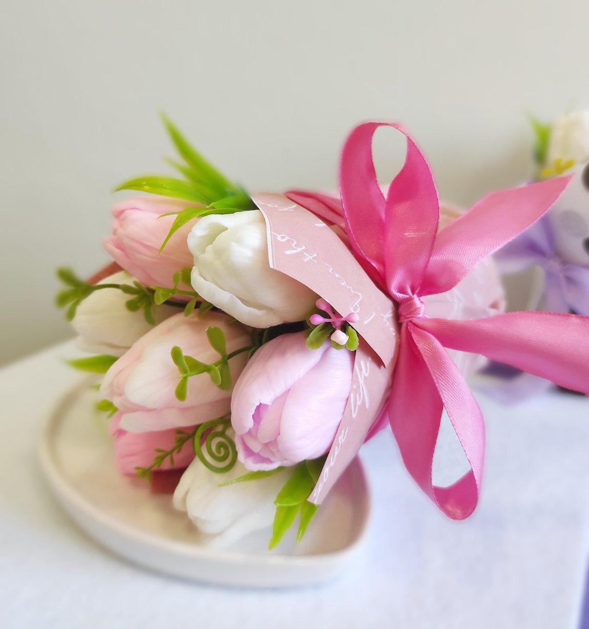 Мильний букет тюльпанів 7 шт. у картонному кашпо