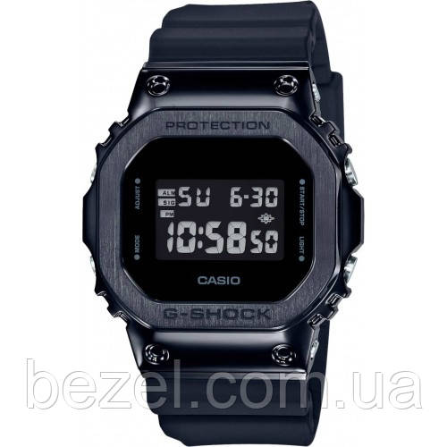 Чоловічий годинник Casio GM-5600B-1ER