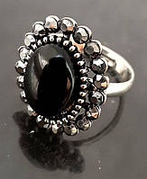Кольцо под капельное серебро, безразмерное. Инкрустация: чёрный агат и гематиты. Диаметр: 22 мм.