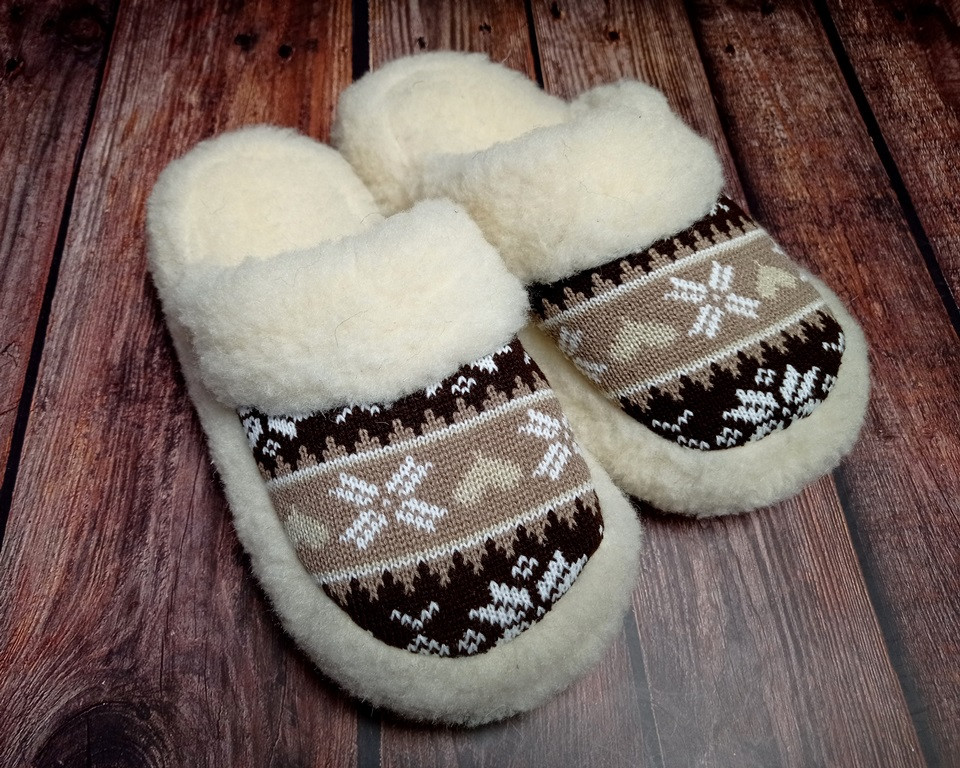 Домашні тапочки з овчини