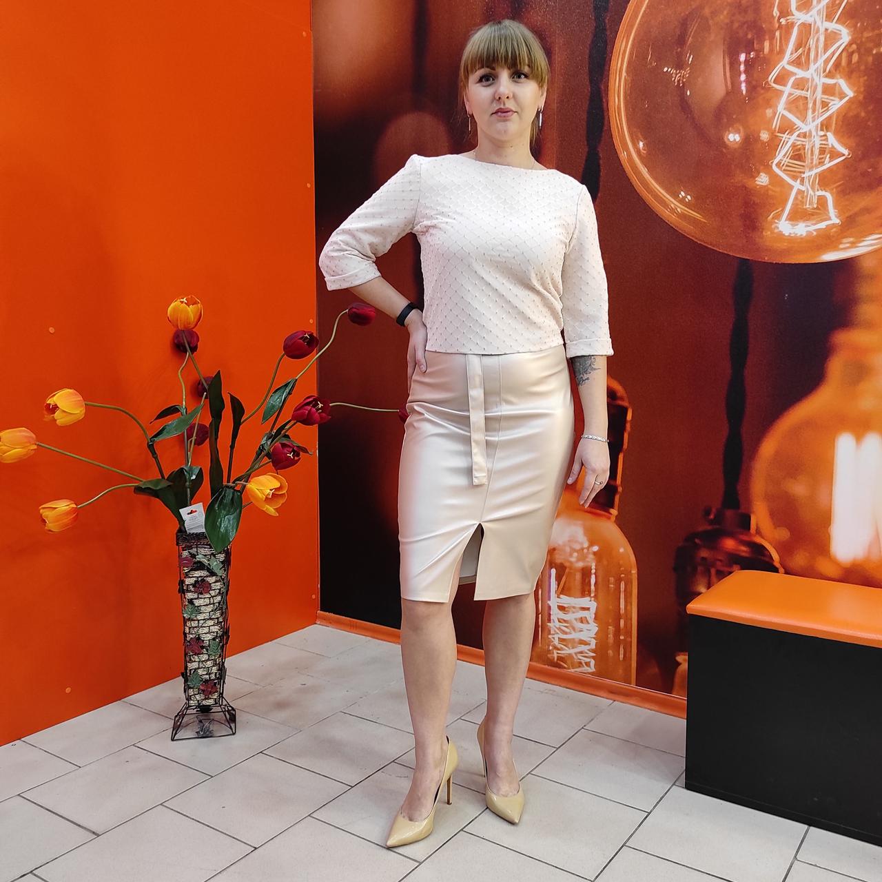 Ошатна бежева блуза коротка блискуча