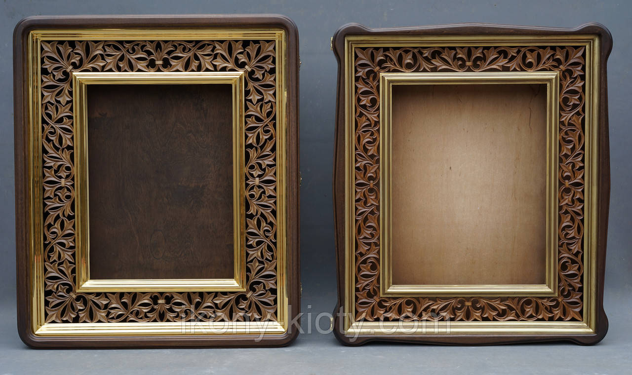 Кіоти з різьбленими рамами і золоченими штапиками., фото 1