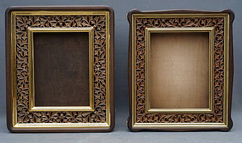 Кіоти з різьбленими рамами і золоченими штапиками.