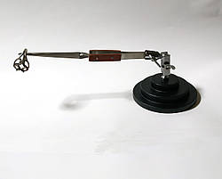 Третя рука з пінцетом