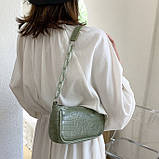 Жіноча класична маленька сумка багет на ланцюжку ремінці рептилія зелена оливкова хакі, фото 2