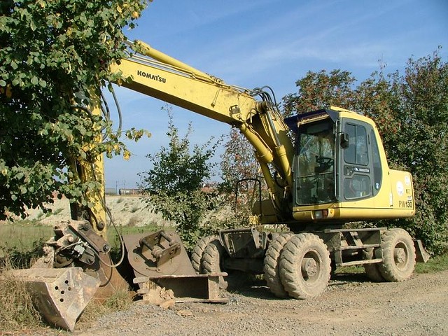 Оренда екскаватора колісного Komatsu PW130