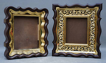 Кіоти з позолоченими рамами.