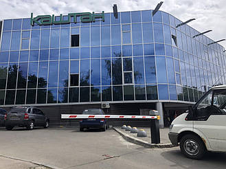 Установлен шлагбаум Doorhan ASB 4000 4 м для паркинга  1