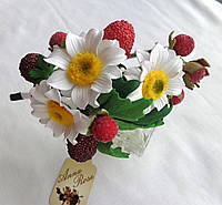 Обруч для волосся з білими квітами з фоамірана ручної роботи "Ромашки білі з полуницею"