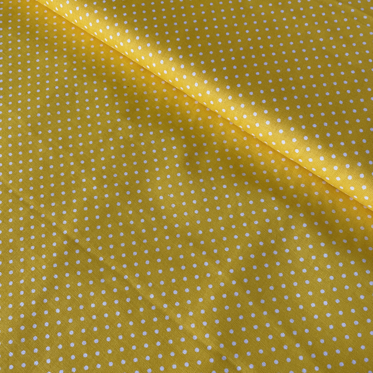 Тканина з дрібним горошком 1,5 мм на жовтому фоні