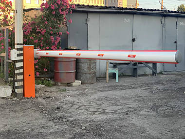 Установка шлагбаума Nice Wild M в гаражном кооперативе