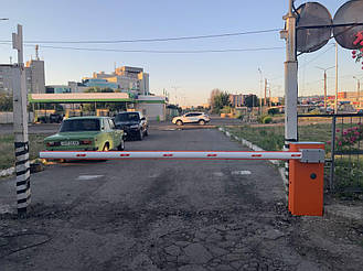 Установленный шлагбаум Nice Wild M