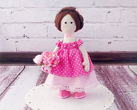 Інтер'єрна лялька 18 см з півоніями