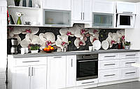 Кухонный фартук Живые 3Д Орхидеи на темном фоне пленка скинали ПВХ 600х2500мм цветы Белый