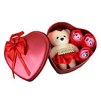 Подарочный набор в форме сердца мыльные розы 3 шт с мишкой Красный