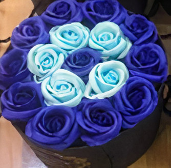 Подарочный набор мыла из роз большой в шляпной коробке Синий - фото 3 - id-p1358001438