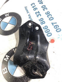 Кронштейн підрамника FORD